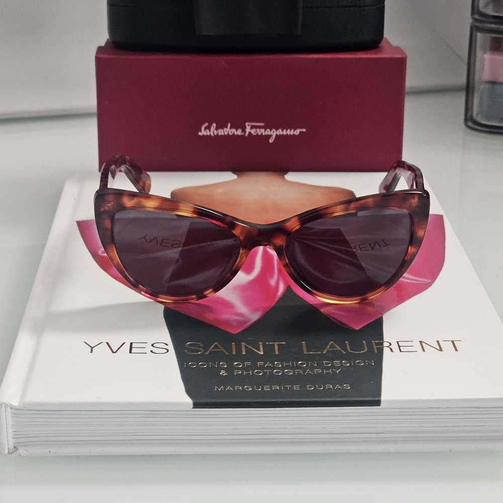 Salvatore Ferragamo Cat Eye Sunglasses FULL SET - Picture 2 of 14